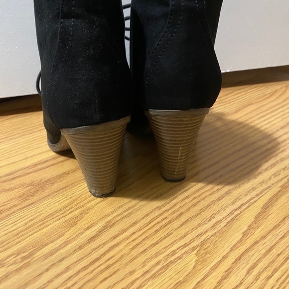 Mia booties - Picture 3 of 7